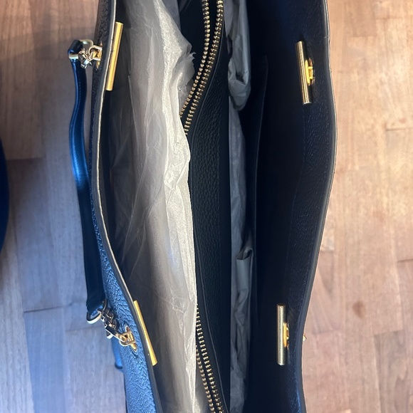 TORY BURCH | Marsden Pebbled Black Leather Tote, Large - Picture 13 of 15